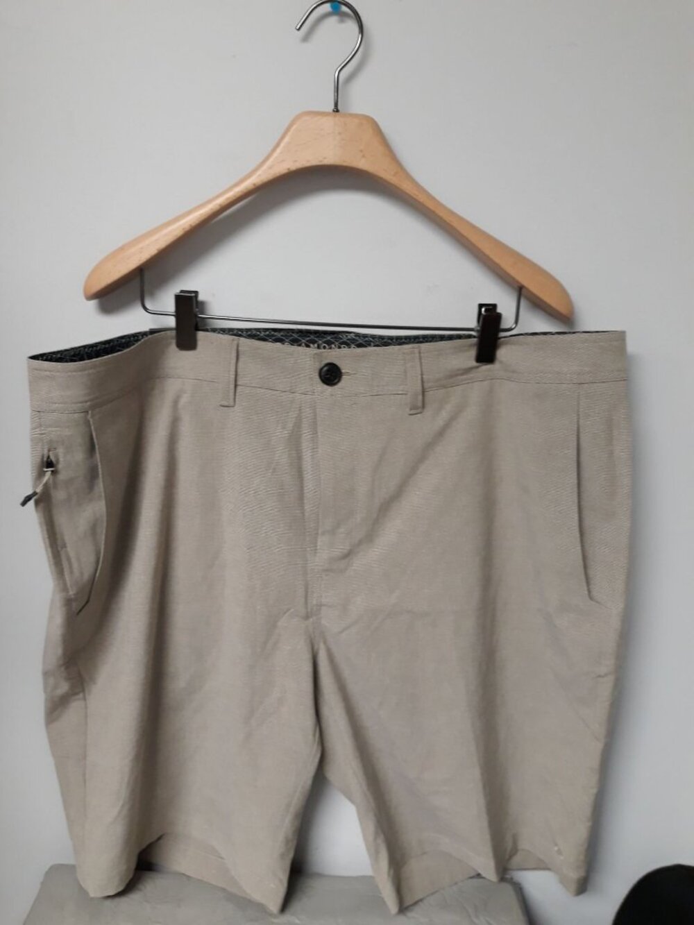 7 Diamonds Men's Shorts Tan Size 40 NEW!